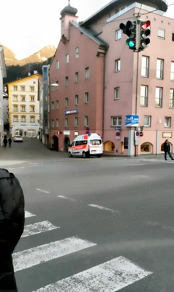 Die Ampel, eine Grenze zwischen Leben und Tod  Bild